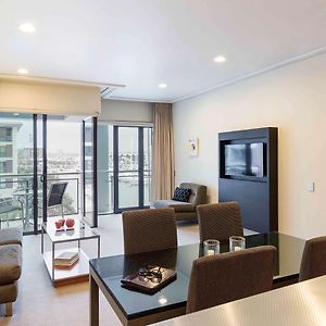 One-Bedroom Deluxe Executive Queen Room